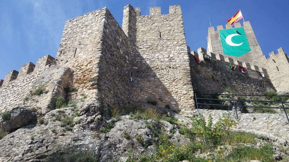 Castillo medieval de Banyeres de Mariola, uno de los pueblos con encanto de Alicante.