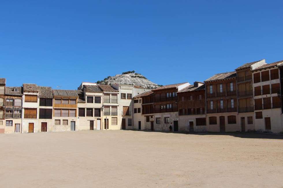 Plaza de Peñafiel, un pueblo castellano tradicional.