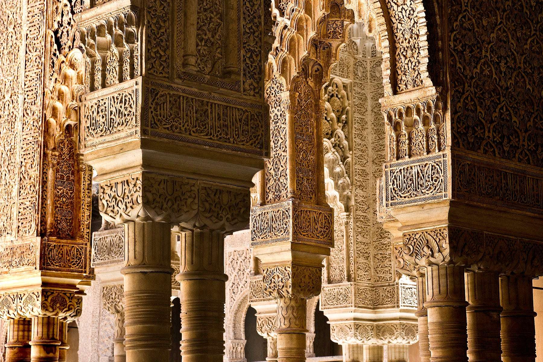 Detalles árabes de la Alhambra de Granada.