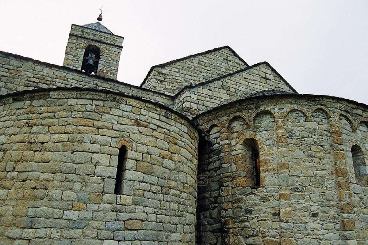 Iglesia románica de Barruera, uno de los pueblos con encanto en Cataluña.