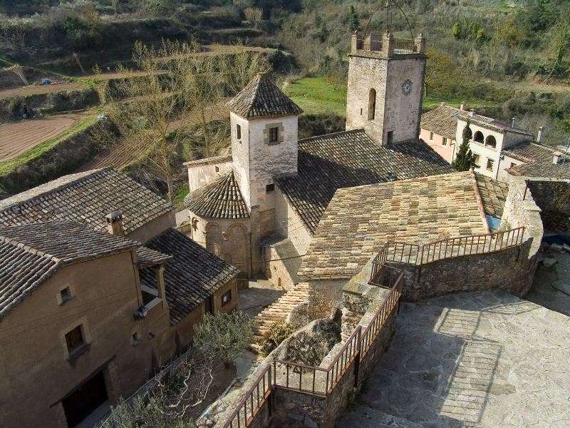 Vista aérea de Mura, uno de los pueblos con más encanto en Cataluña.