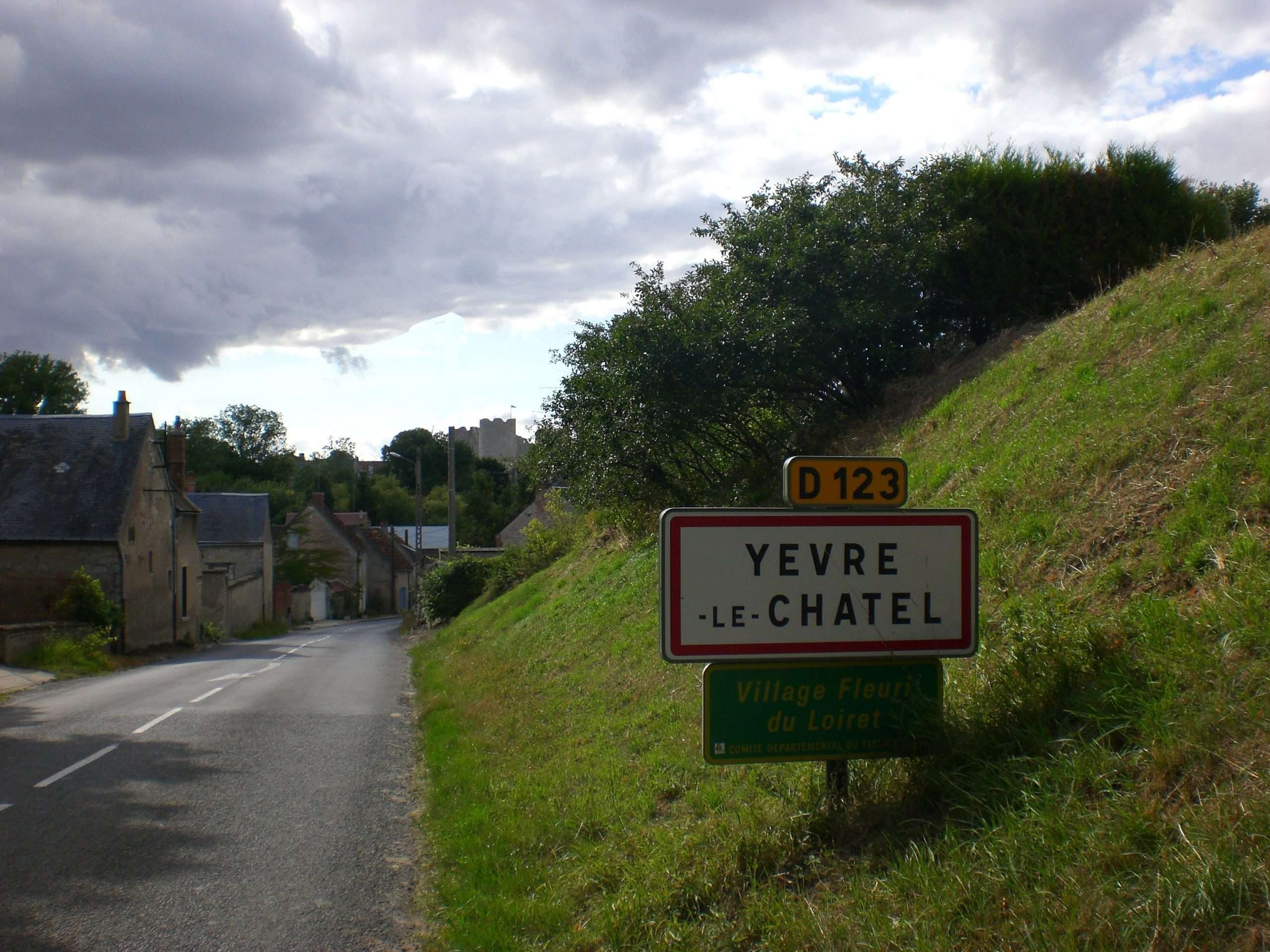 yevre-la-ville los 32 pueblos mas bonitos de francia