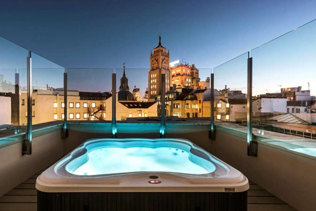 hotel catalonia gran via habitacion piscina privada en madrid
