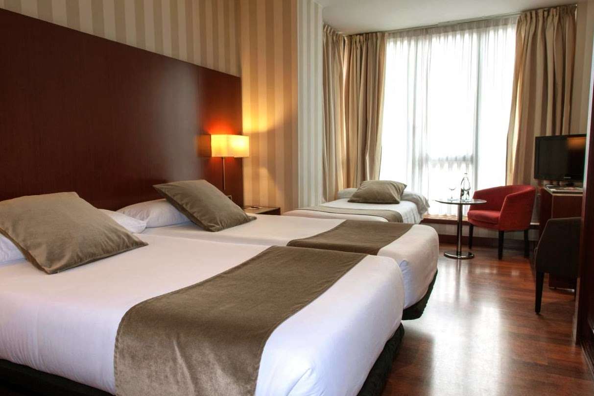 hotel zenit barcelona hotel con vista al mar y jacuzzi