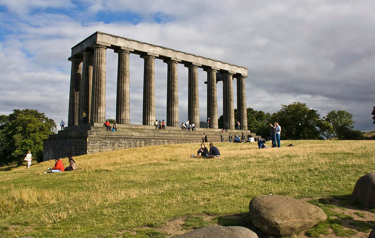 calton hill lugares imprescindibles que visitar en escocia