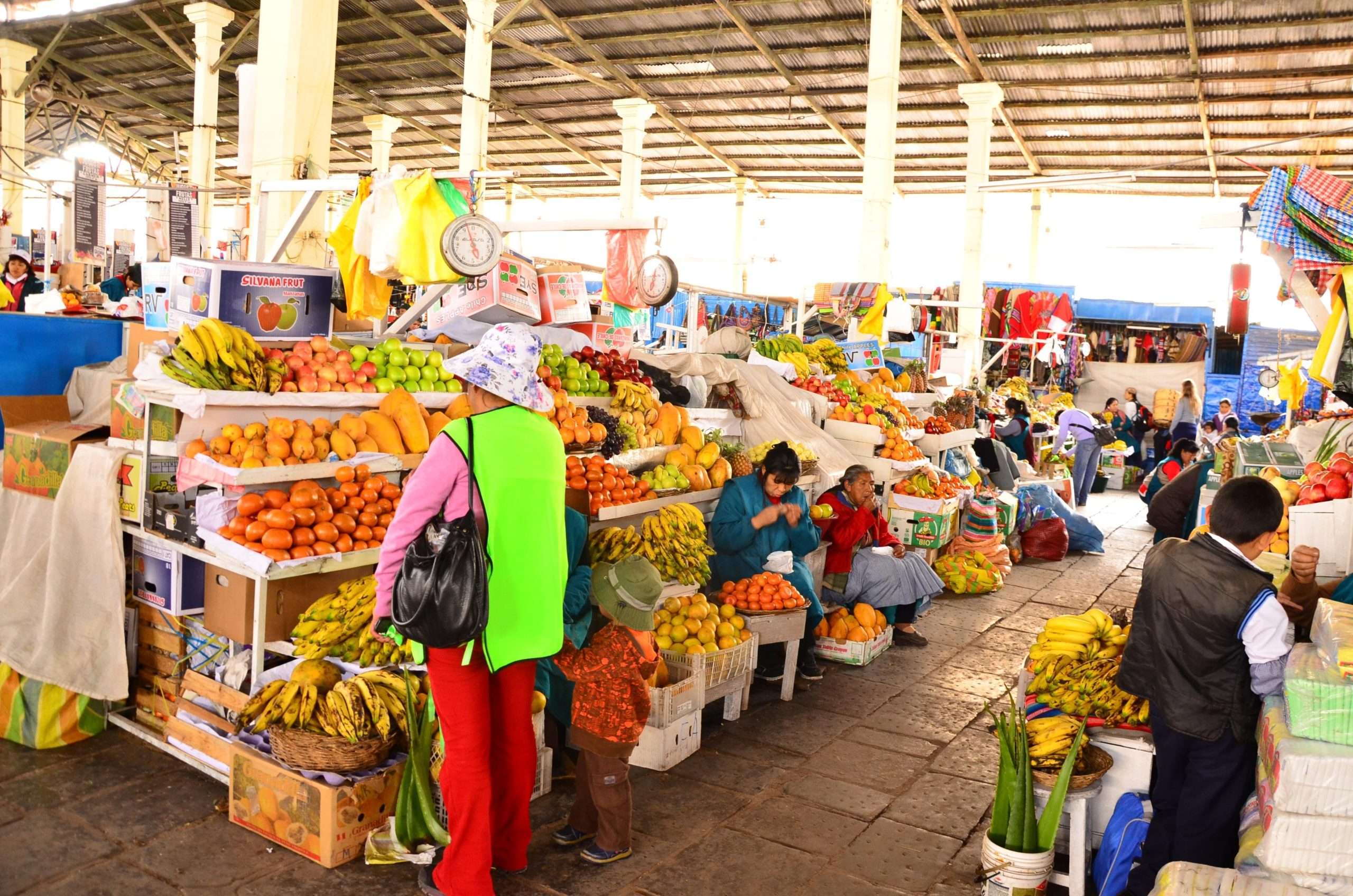 mercado de san pedro camino inca a machu picchu