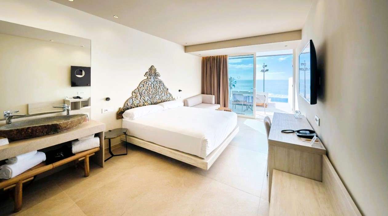 hotel cadiz bahia hoteles con piscina y acceso directo a la playa en cadiz capital