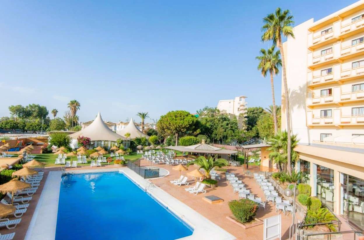 hotel royal costa hoteles con piscina y playa en torremolinos