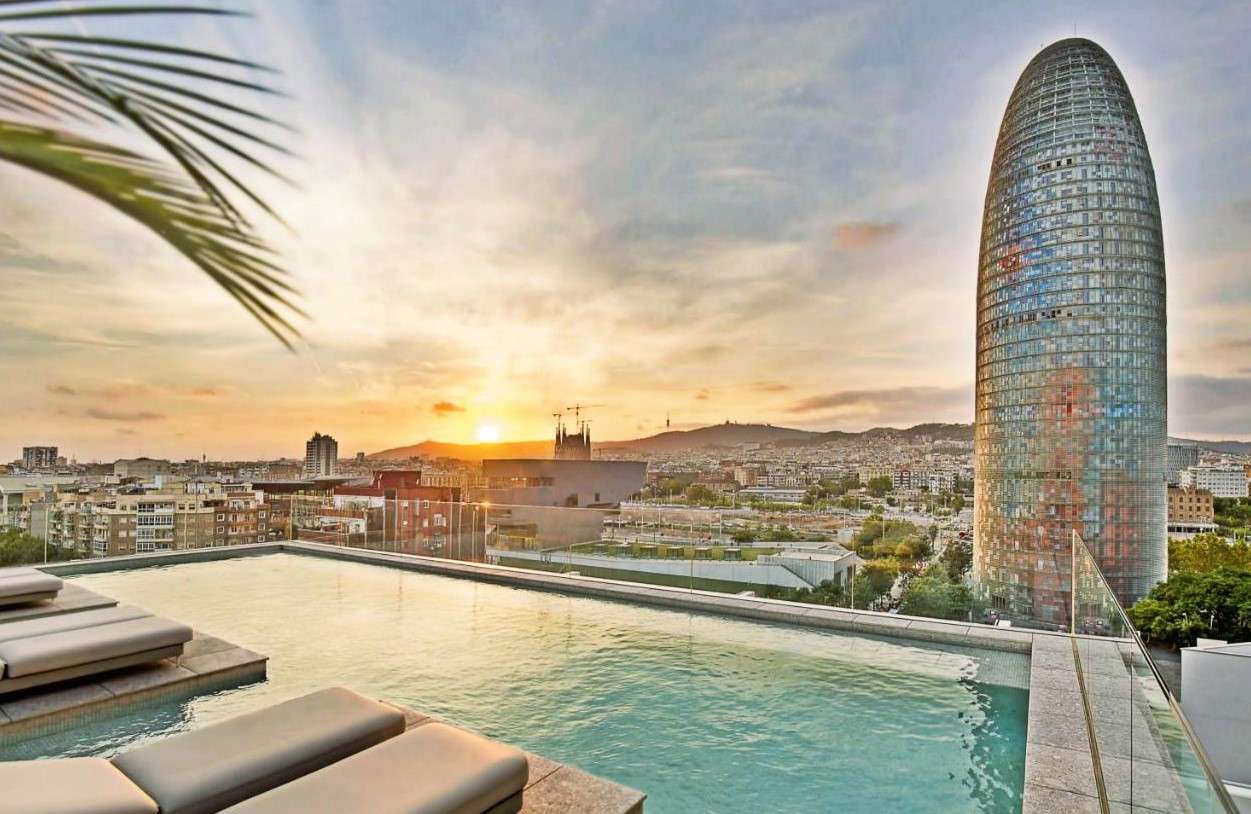 hotel sb glow up barcelona hoteles de lujo con vistas panoramicas a la sagrada familia