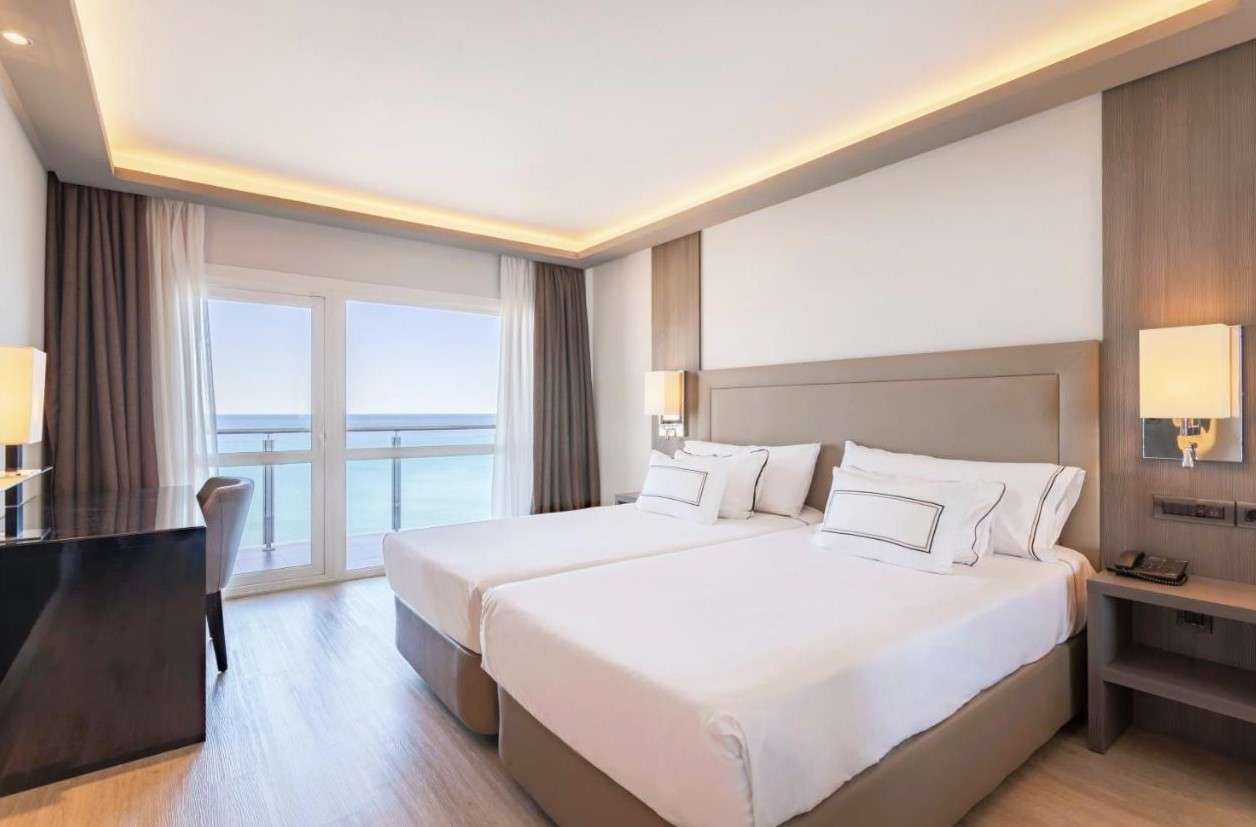 melia alicante hoteles con terraza y vistas al mar en alicante
