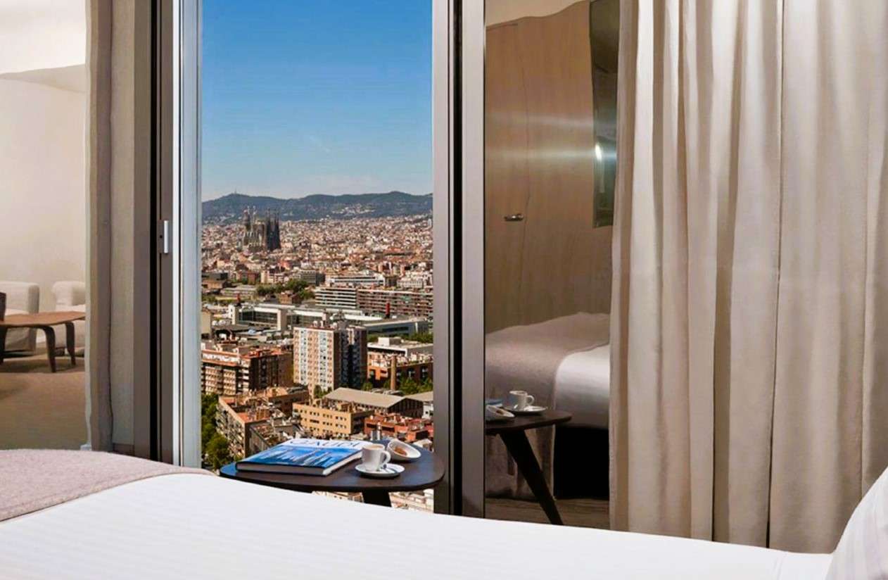melia barcelona sky hoteles con terrazas y vistas privilegiadas a la sagrada familia